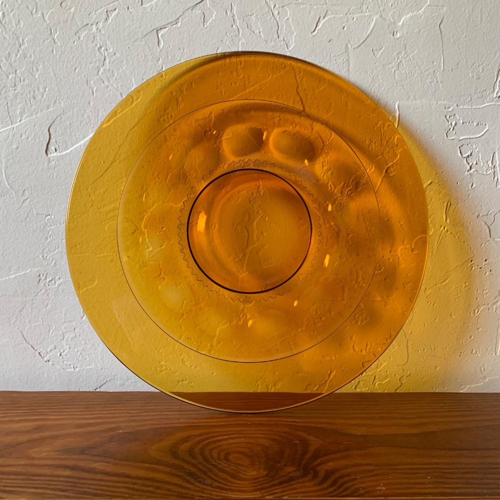 Vintage Indiana Glass – 13" Kings Crown Thumbprint Amber Plate - Picture 4 of 16